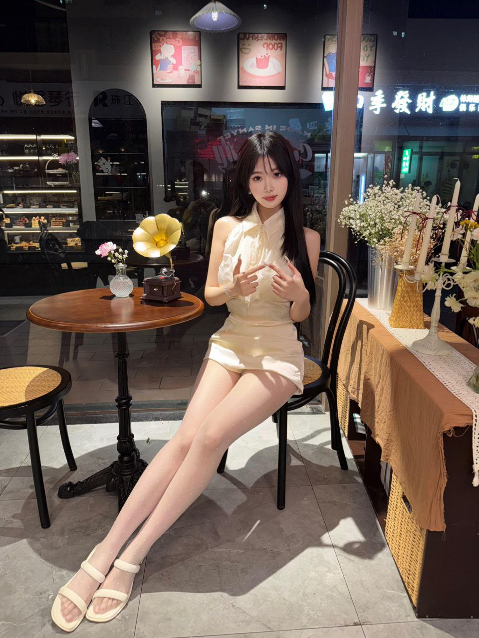 很配合很极品的年轻骚妹